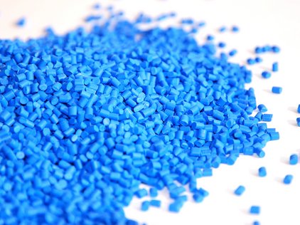 Blaues Kunststoffgranulat